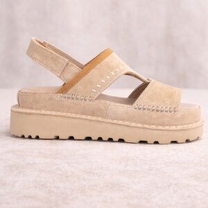 UGG Goldenstar Regenerate Platform Sandals 8 – Never Worn